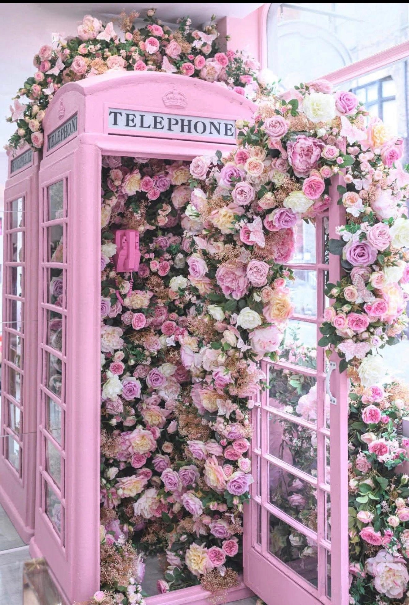 Telephone booth ( unpainted)
